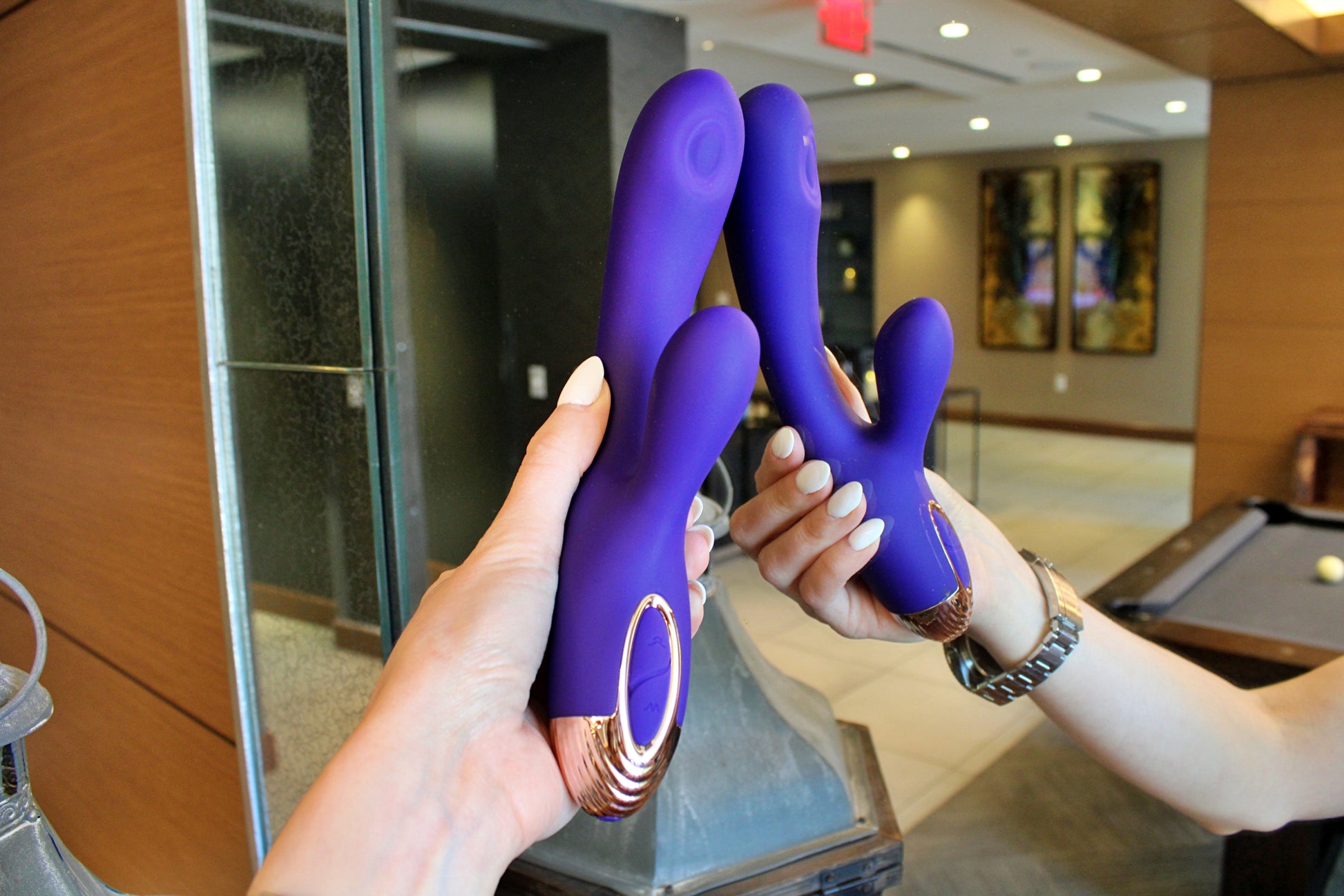 Tapping Vibrator - The Vibrating Rabbit | V For Vibes