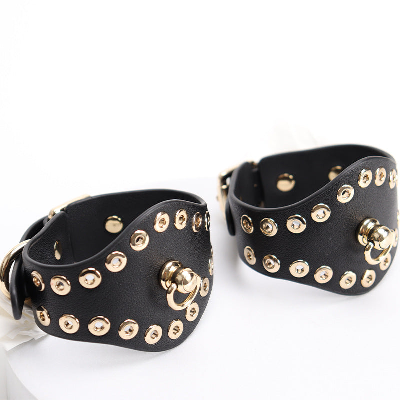 Wholesale Submissive Starter Kit with Rivet Design handcuff